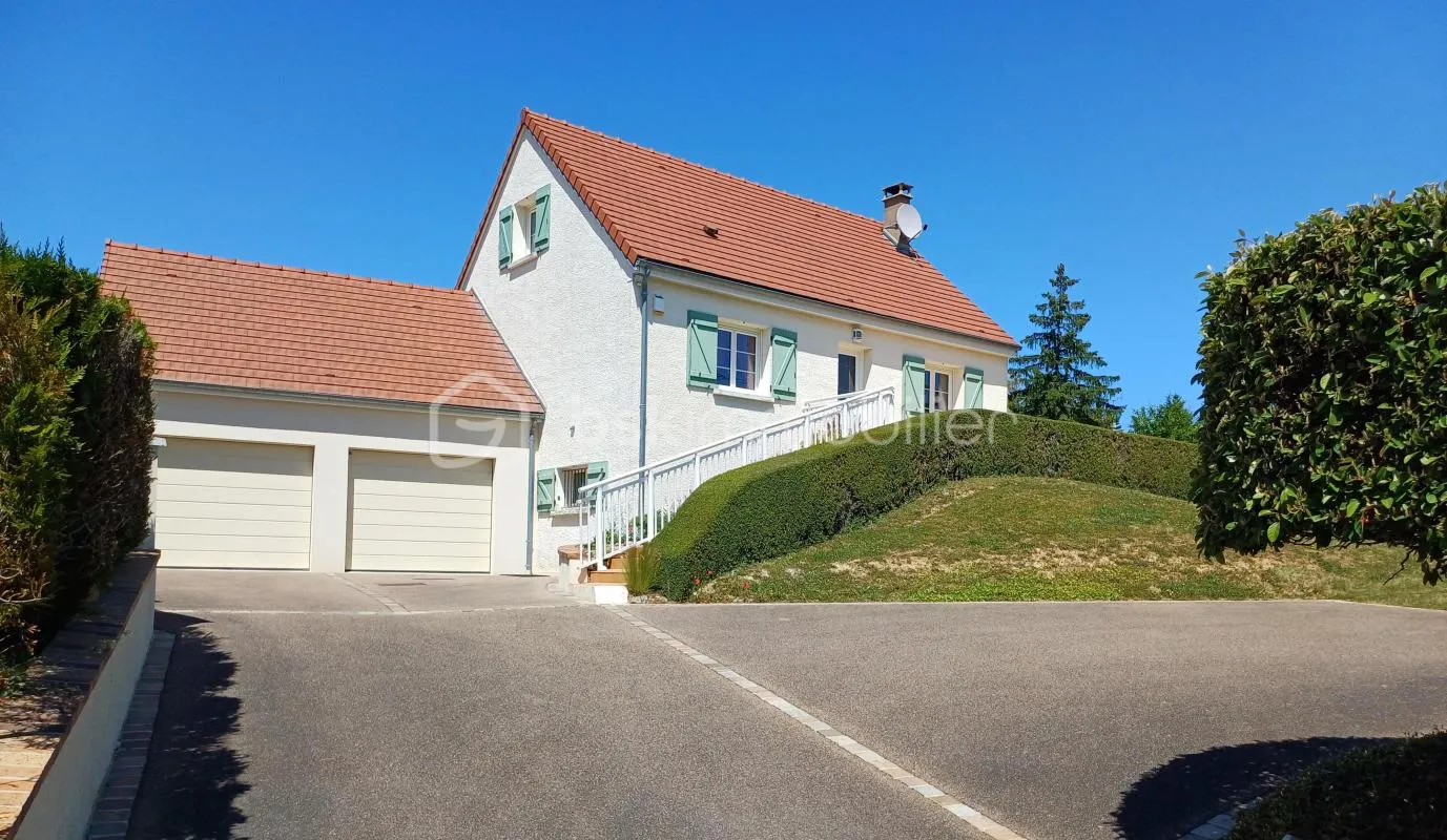 PAVILLON AVEC DOUBLE GARAGE