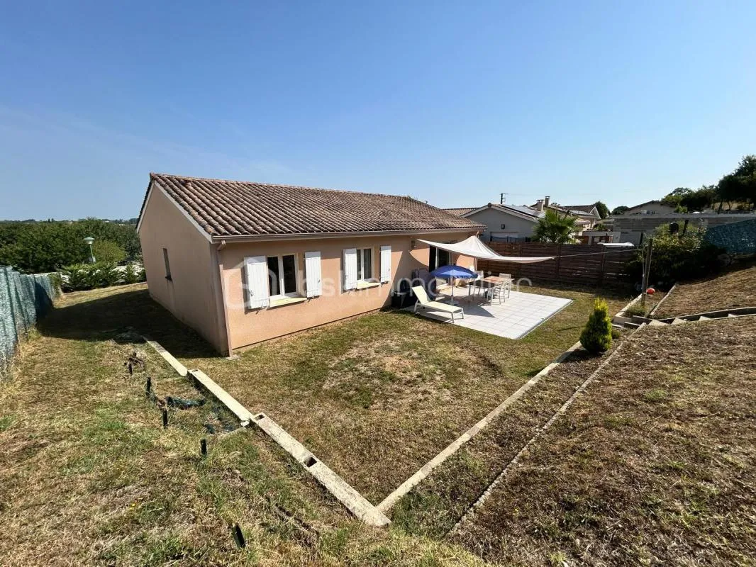 Maison moderne et fonctionnelle d'environ 89 m2 - 3 chambres dans un cadre verdoyant et paisible à Cubzac les Ponts