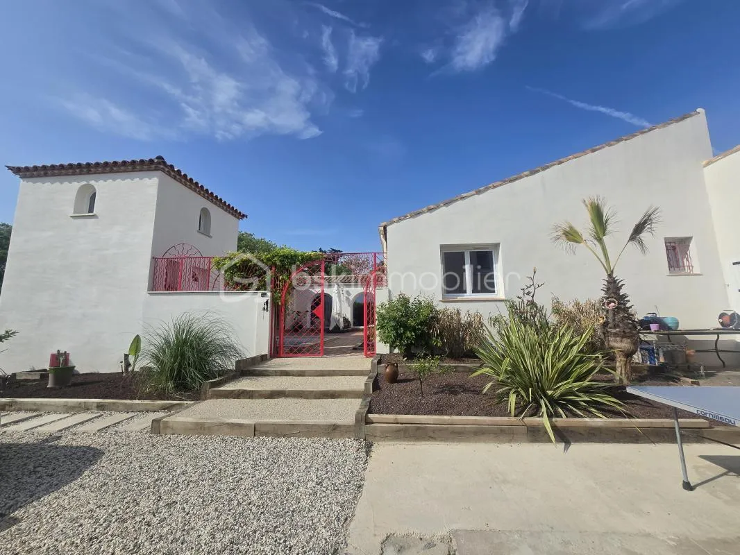 MAISON PLAIN PIED STYLE HACIENDA AVEC GARAGE ET PISCINE