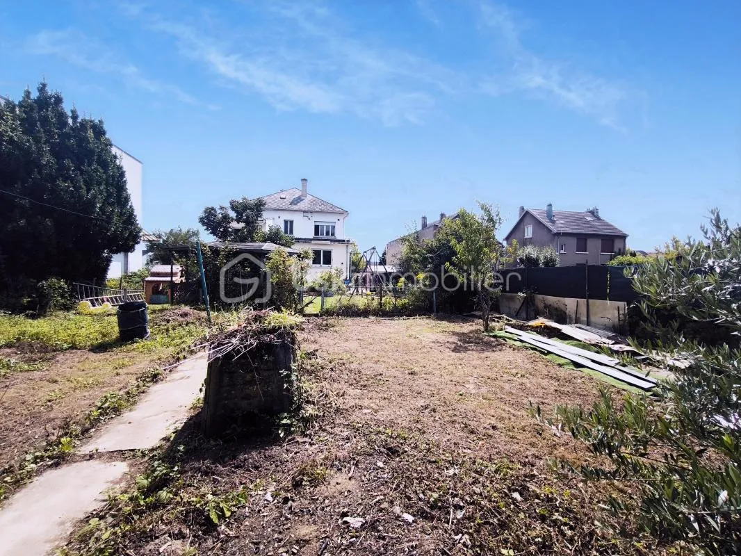 GANDRANGE // MAISON FAMILIALE OU POSSIBILITE DEUX APPARTEMENTS // 210m2 //1270m2 de terrain