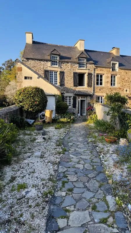 Maison en pierre 4 chambres avec dépendances – Langrolay-sur-Rance