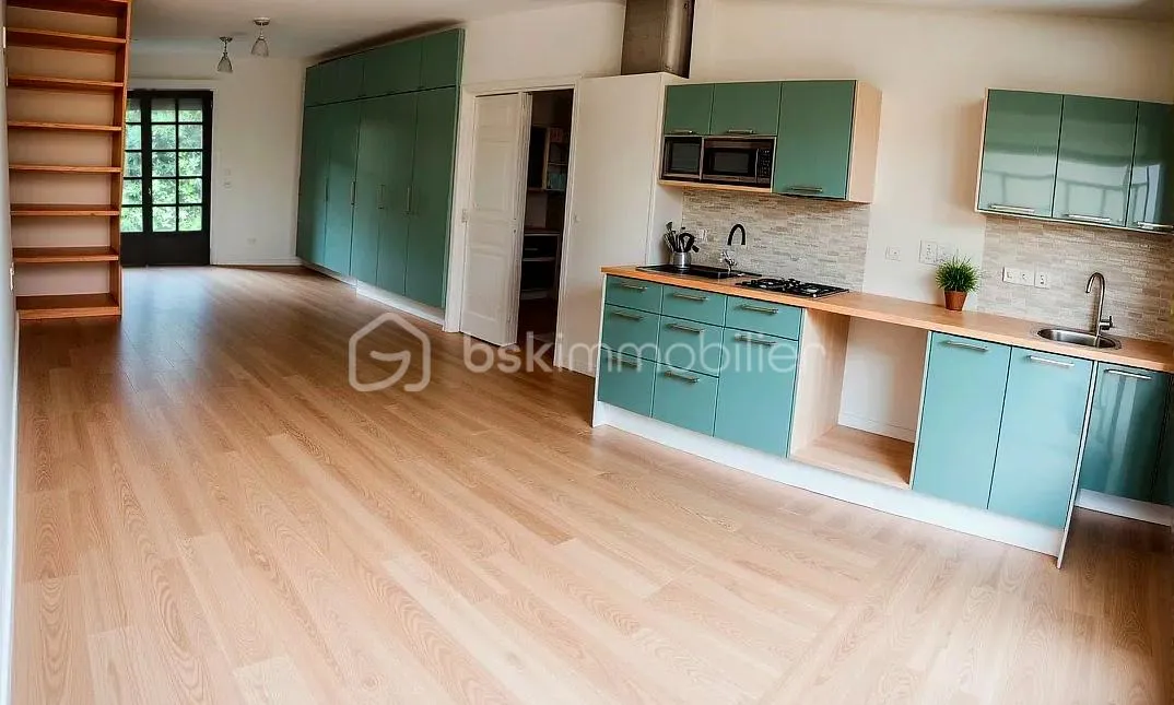 Villa 88 m2  en  partie rénovée en MAI 2025 + Garage de 42 m2 / 360m2