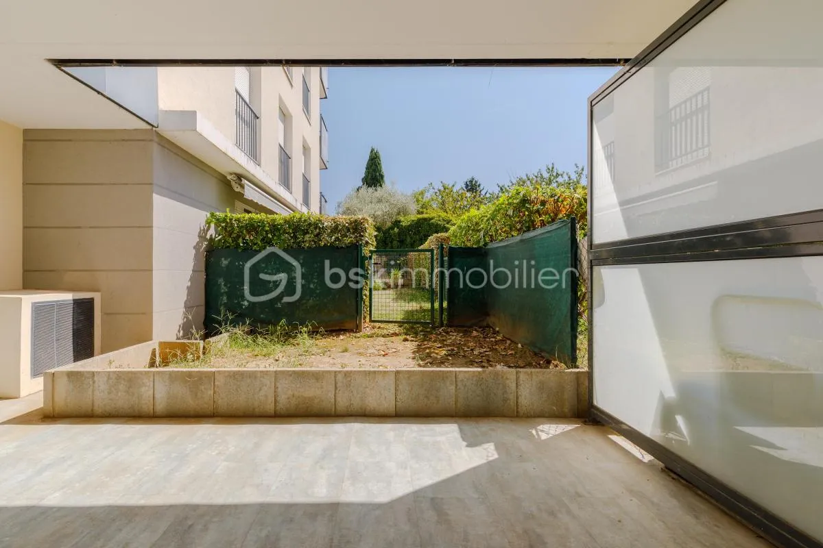 T3 de 60 m² en rez-de-jardin Décines Centre + garage de 22 m² en sus