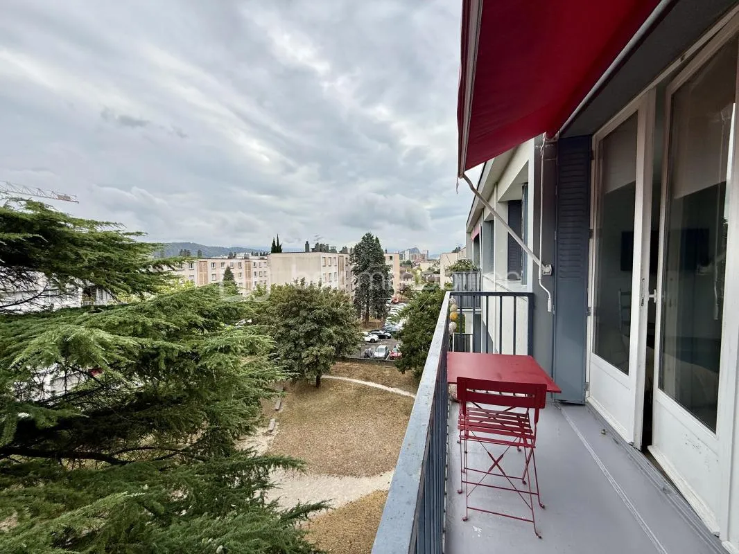 Appartement T3 traversant de 71 m² – Situé au 4e et dernier étage avec balcon - Le Pont De Claix 38800