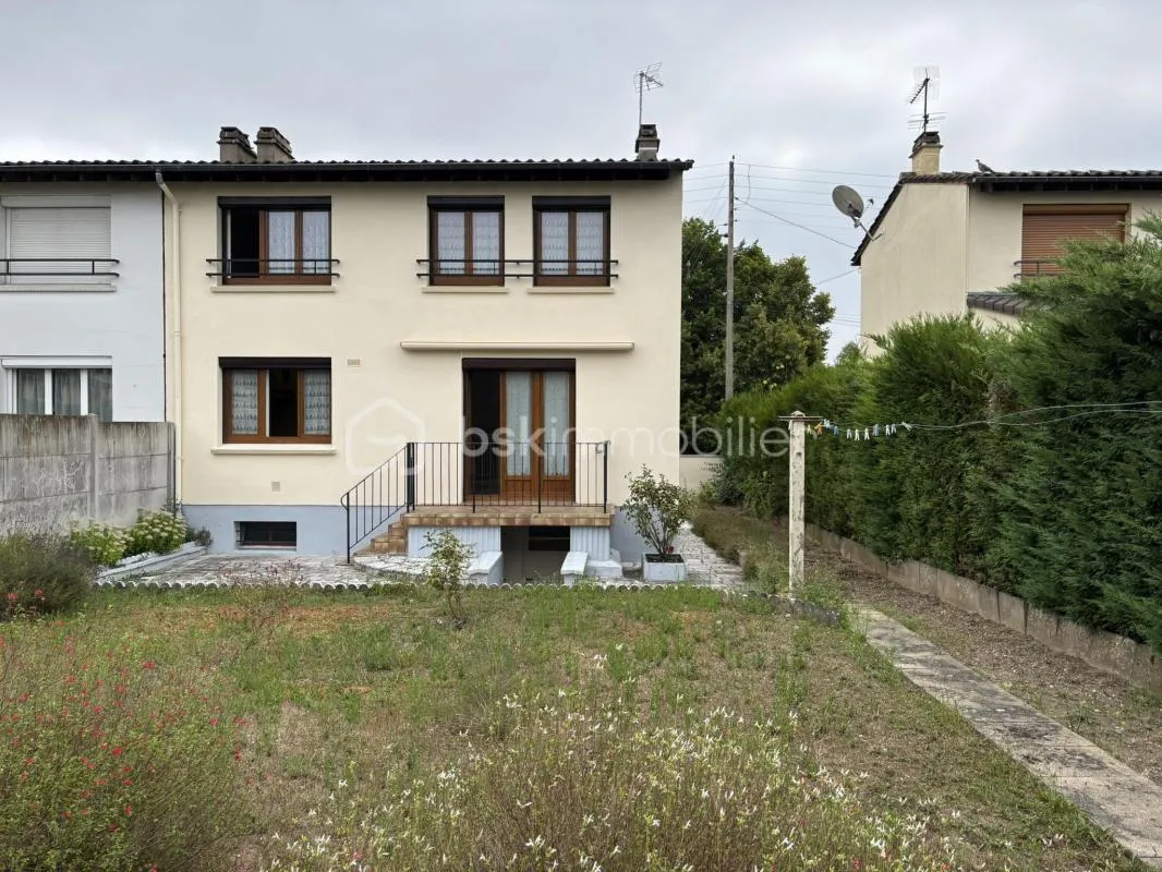 Maison familiale élevée sur sous-sol total