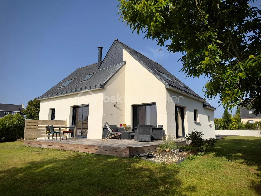 Maison contemporaine lumineuse avec vue campagne