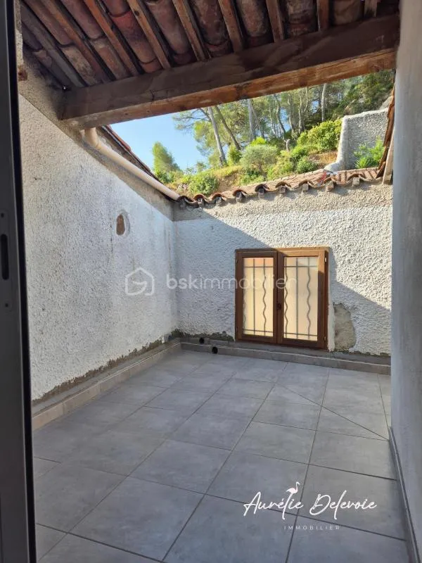 Charme ancien et terrasse tropézienne au cœur de Cessenon-sur-Orb (Hérault)