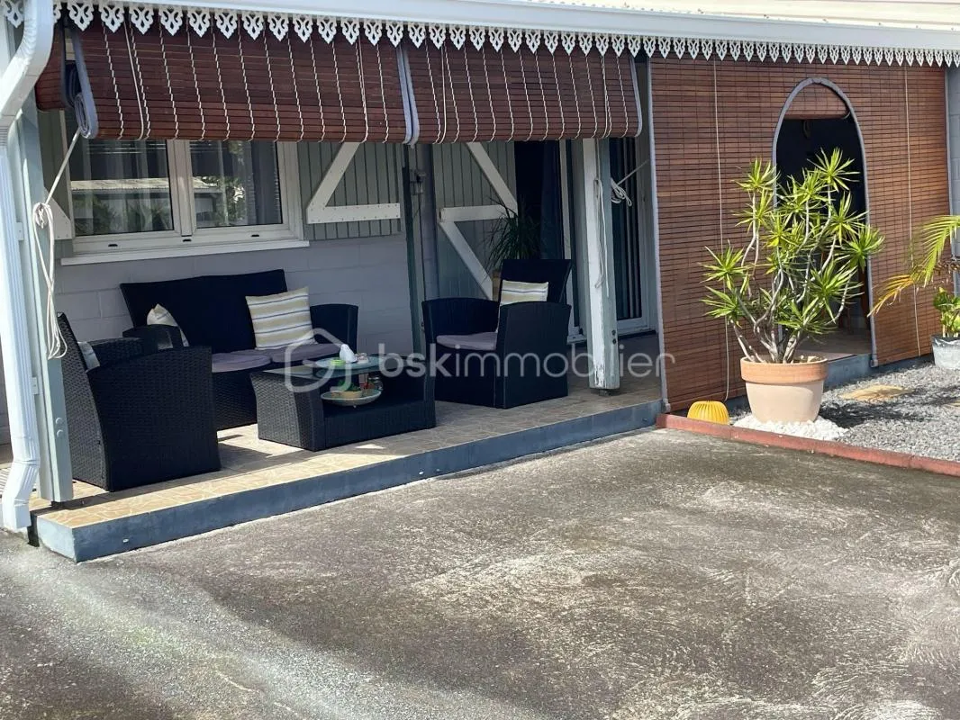 🏡 À VENDRE – Charmante maison de ville à Saint-Joseph Idéalement située, proche de toutes commodités