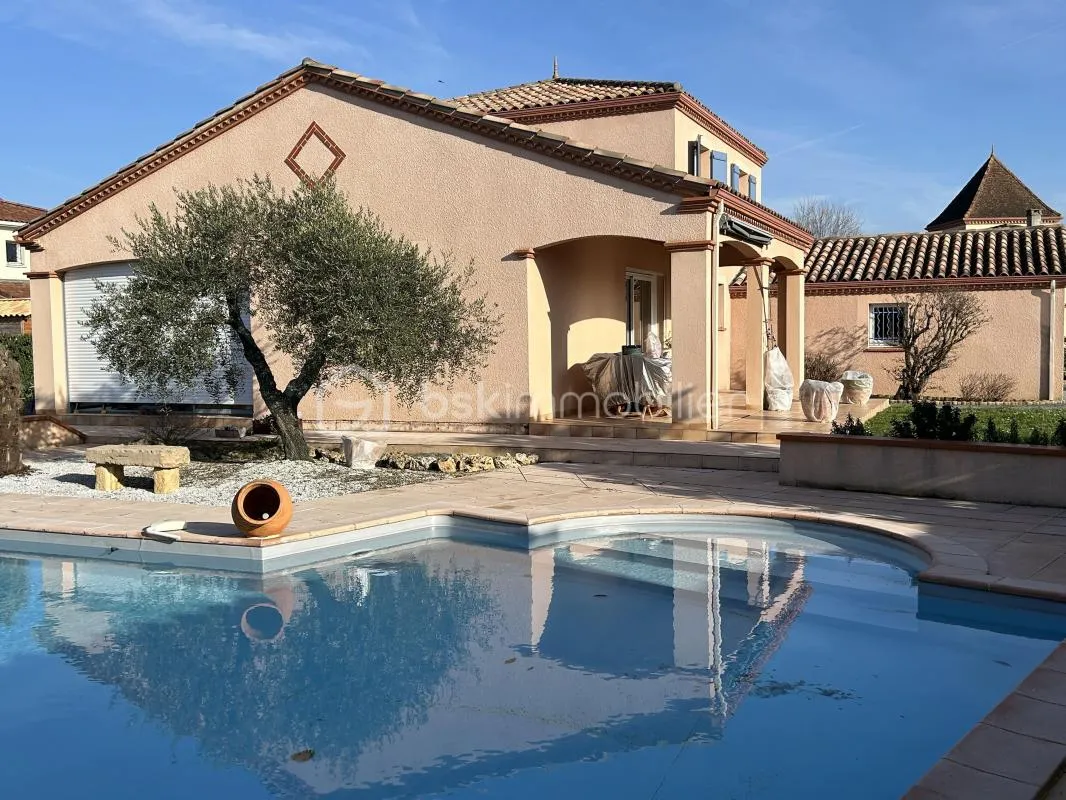 BELLE MAISON PLAIN PIED - PISCINE - 4 CHAMBRES - 1 BUREAU - VERANDA - DOUBLE GARAGE