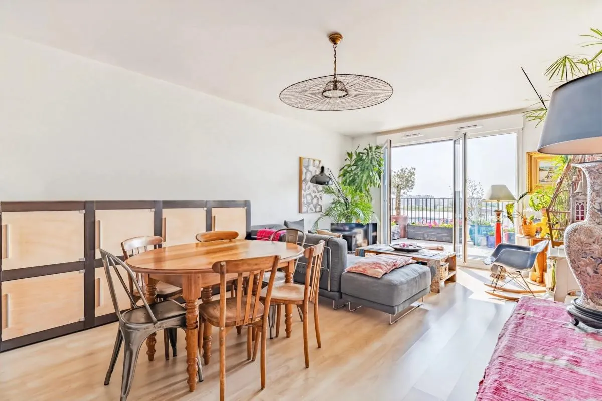 T5 de 93 m² avec 18m2 d'extérieur (terrasse, loggia) et parking