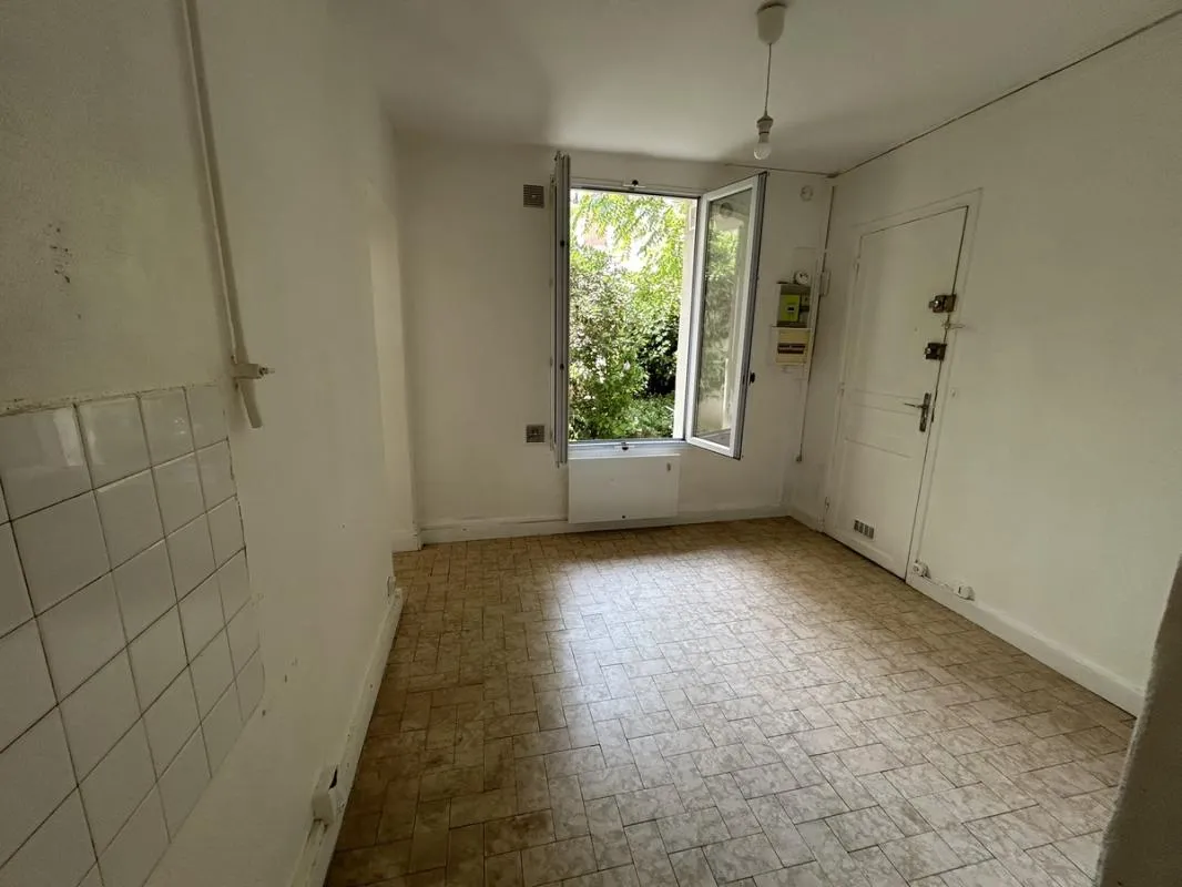 Appartement 2 pièces 23 m² à 2 KM de Paris. Lumineux et Calme, proche transports et commerces