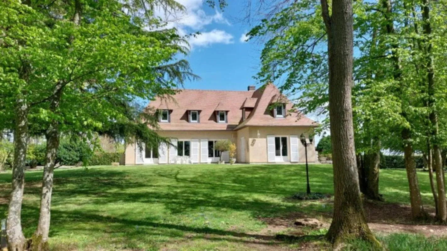 Louversay- Maison familiale 7 pièces -4 ch 182M²