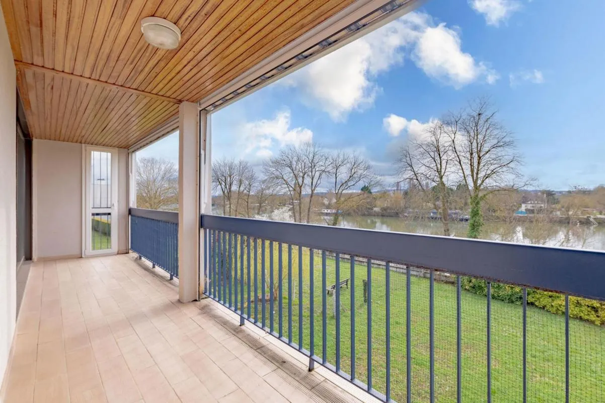 TRIEL SUR SEINE - Appartement de 4 pièces, 2 chambres, terrasse, vue Seine