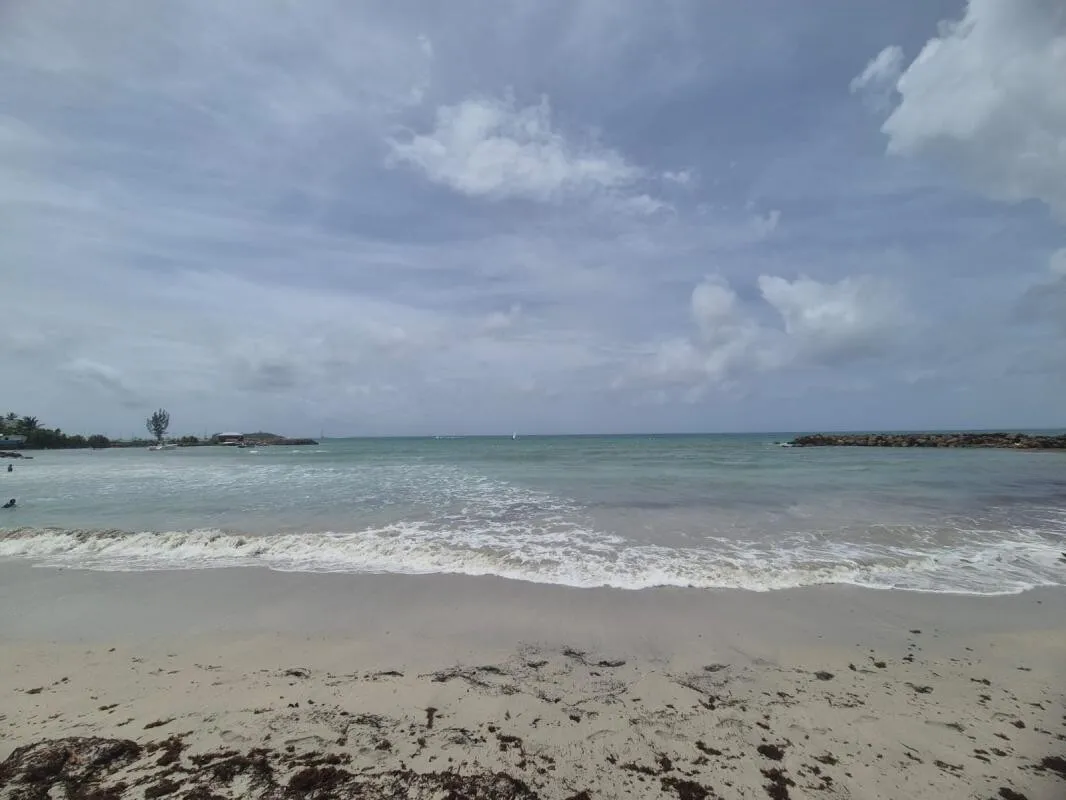 Studio d'environ 24 m2 avec accès mer dans une résidence séc