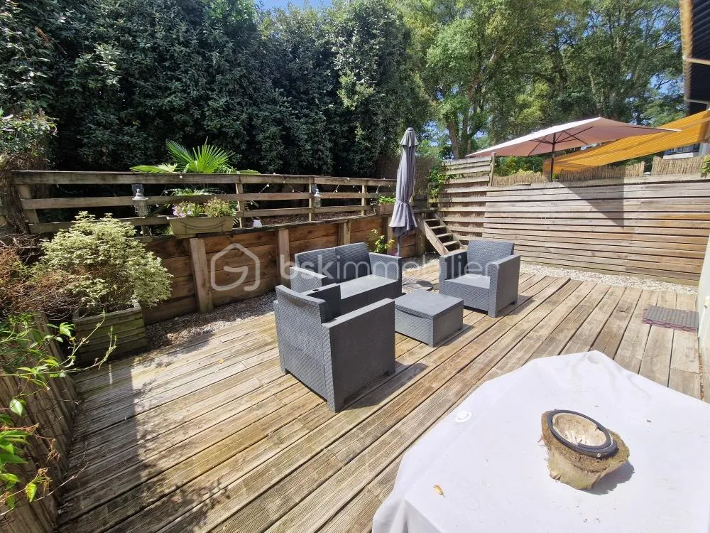 CAPBRETON proche centre - Maison mitoyenne type T4 sur 3 niveaux - terrasse /jardinet/2 pkgs/2 garages