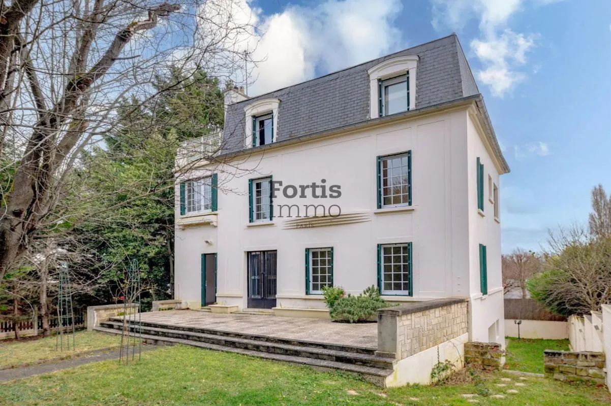 Le Mesnil Le Roi - Belle demeure , 298 M2 habitables, 8 pièces, 5 chambres