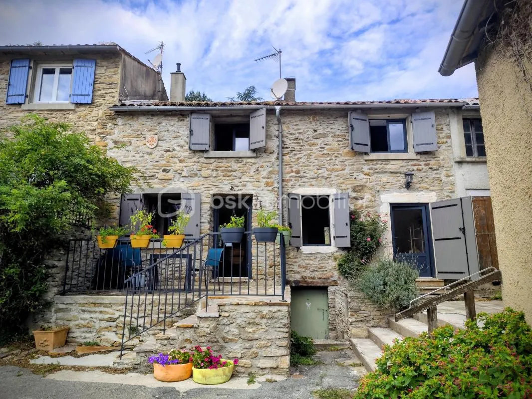 MAISON EN PIERRE RÉNOVÉE AVEC TERRASSE ET CAVE
