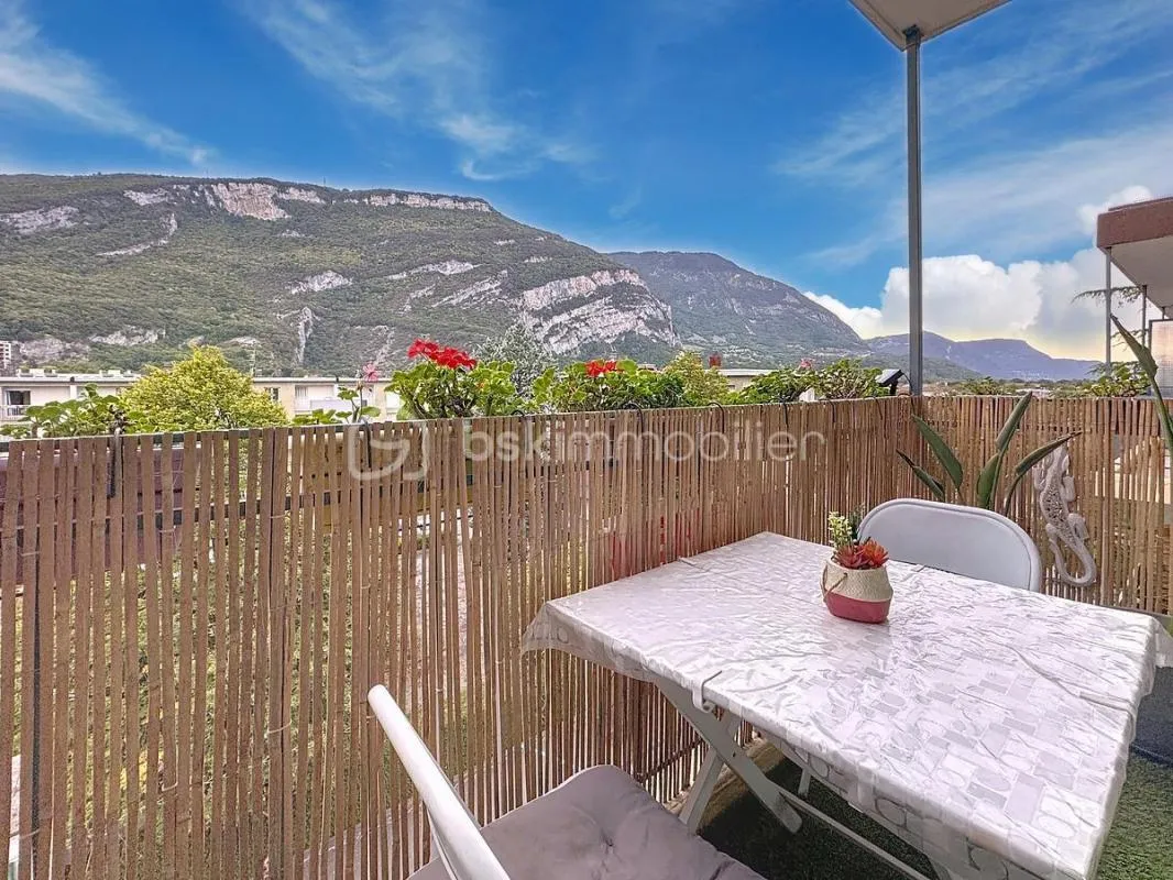 Lumineux T3 traversant avec balcon et loggia – dernier étage au calme
