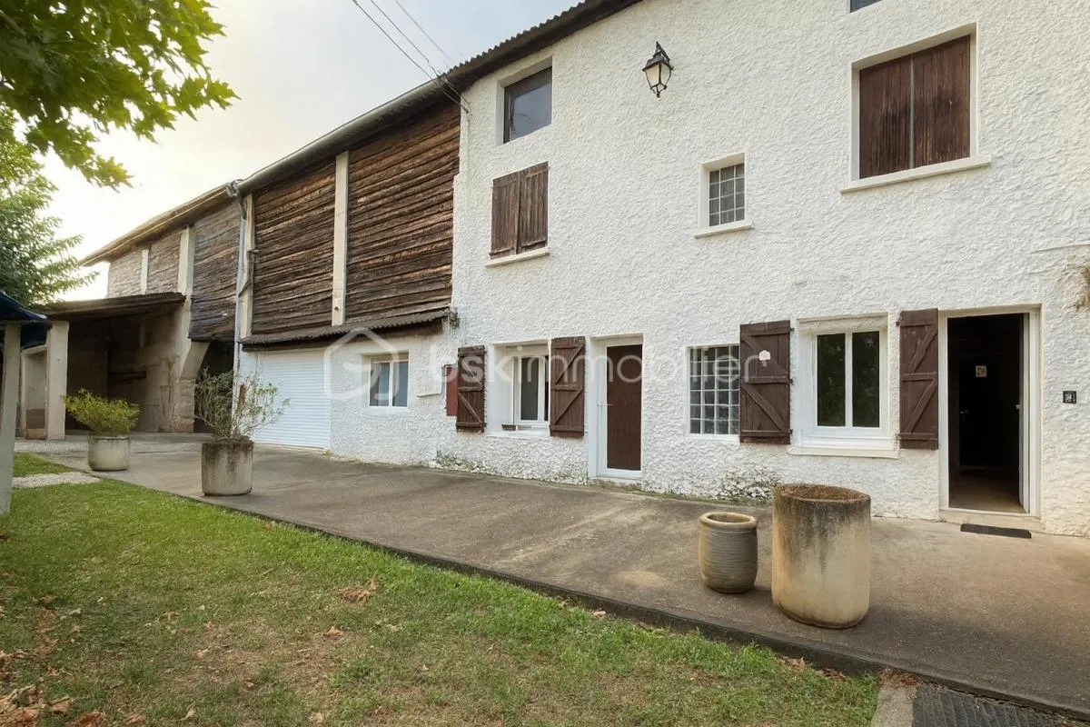 Ancien corps de ferme avec dépendances et vue imprenable sur le Vercors