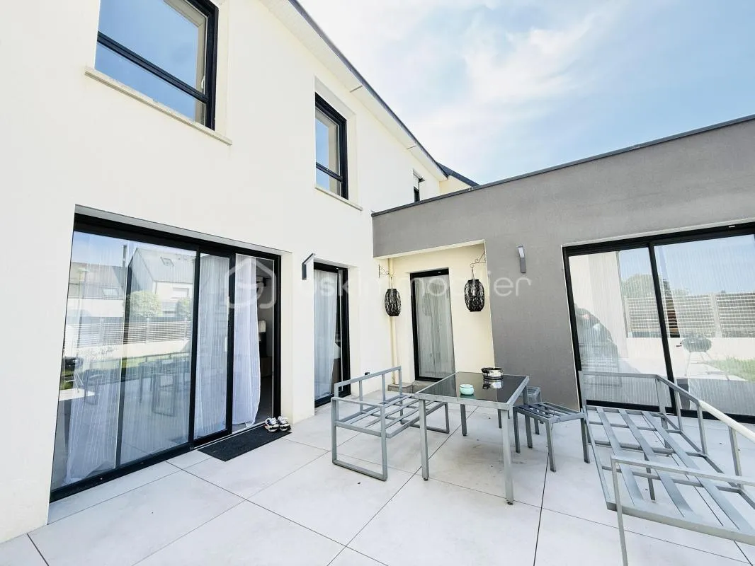 MAISON CONTEMPORAINE – 6 PIÈCES- 4 CHAMBRES-GARAGE– PONT-PÉAN