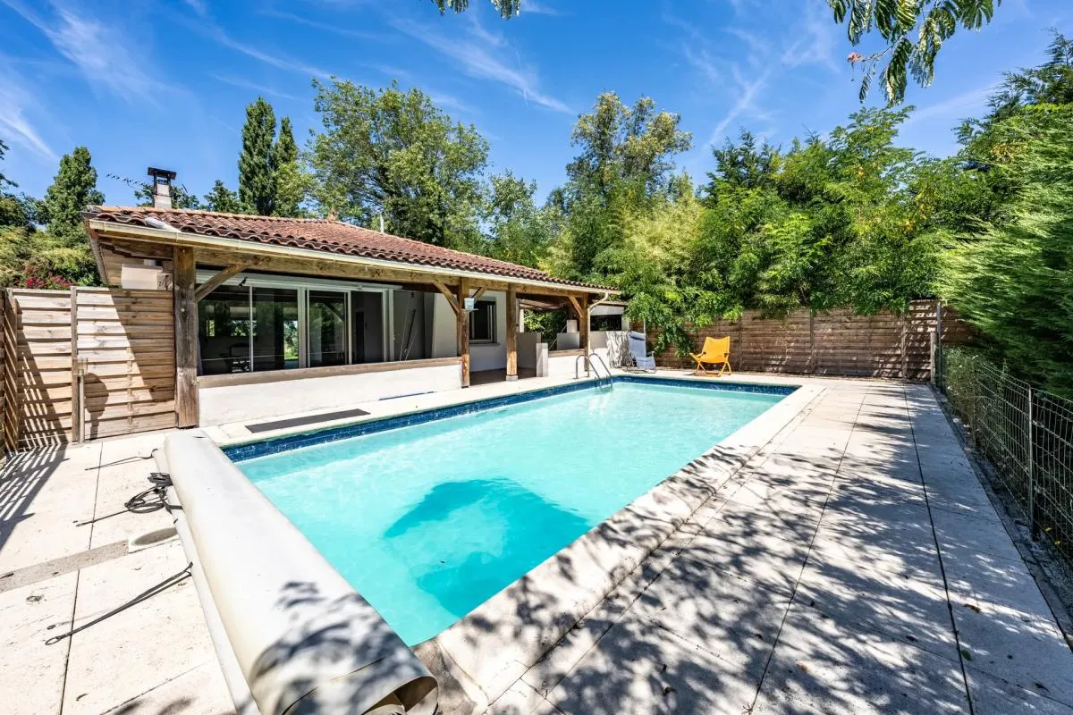 Maison de charme totalisant 133 m² avec piscine
