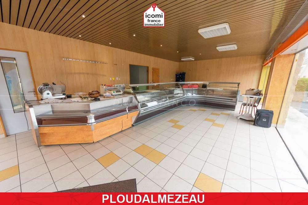 FINISTERE - Ploudalmézeau (29830) - A VENDRE - IMMEUBLE EN MONOPROPRIETE 302M² - FOND DE COMMERCE + APPARTEMENT T6 + GARAGE SUR TERRAIN DE 1000M²