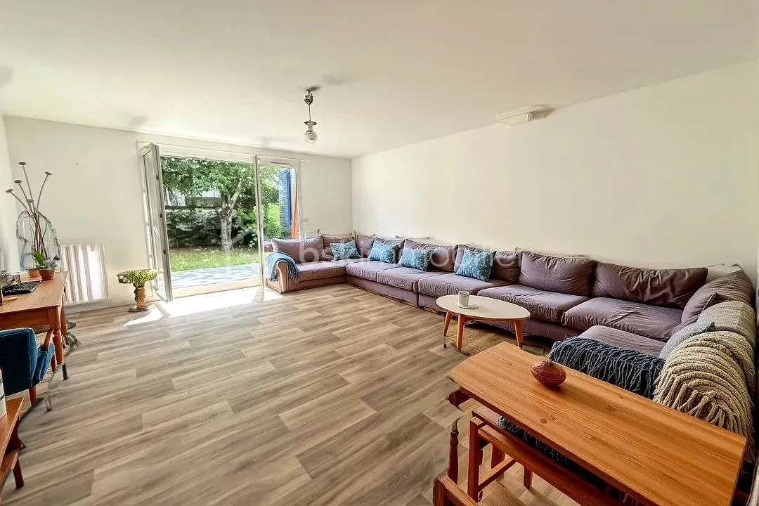 MAISON LIMITE ANTONY DANS UN LOTISSEMENT PRIVÉ SUR 3 NIVEAUX