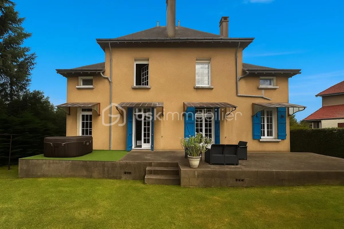 Maison de Ville 182M²  7 pièces - 4 chambres Jardin et Piscine