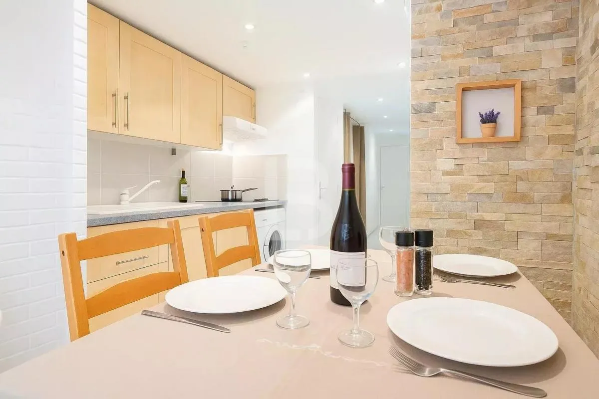 Appartement de charme au rez-de-chaussée – Vieil Antibes
