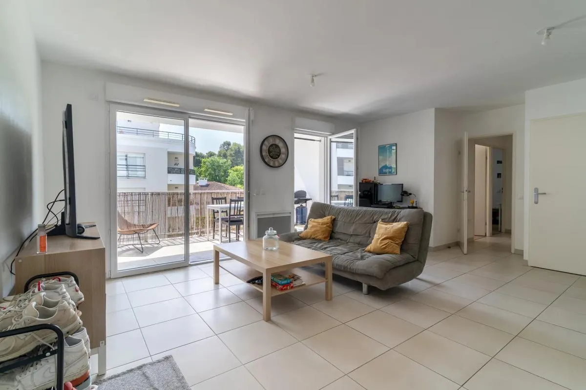 Appartement T3 loué avec terrasse et box – Marseille