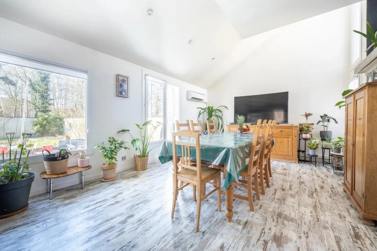Maison de 5 pièces de 83 m² en vente à Jouy-le-Moutier - Idéale pour les familles
