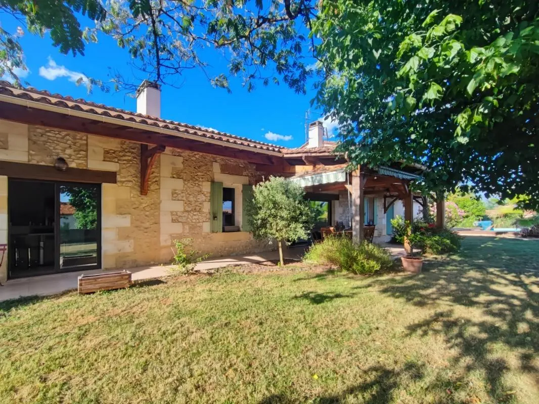 Maison de 8 pièces de 228 m2 en vente à Bergerac