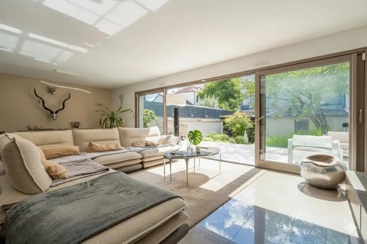 Maison 7 pièces de 290 m2 en vente à Les Lilas