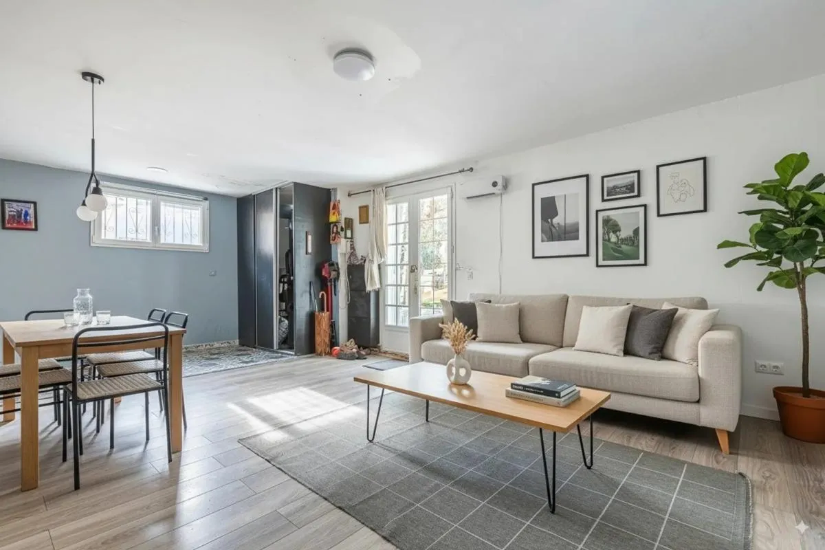 Maison avec cour à rénover - 5 pièces - 104m² - Bagnolet (93)