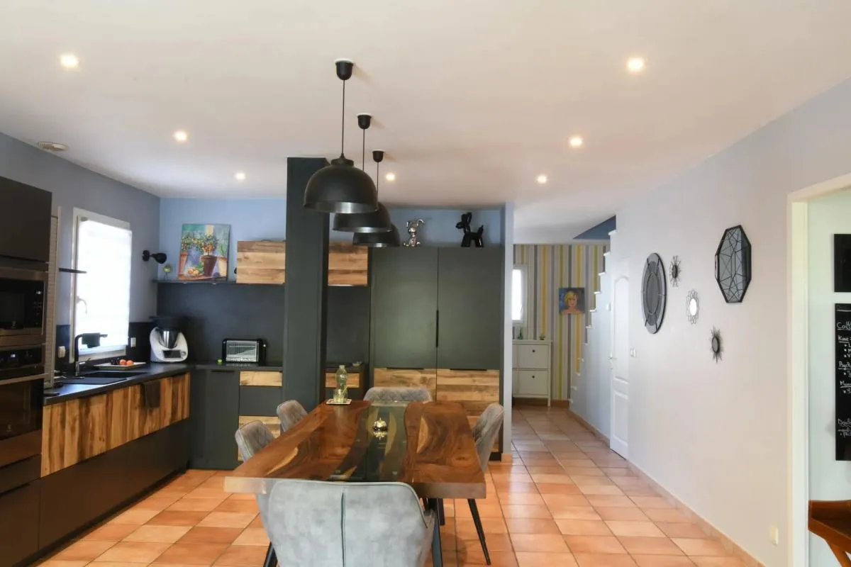 Maison individuelle de 5 pièces de 174 m² située à Montélimar