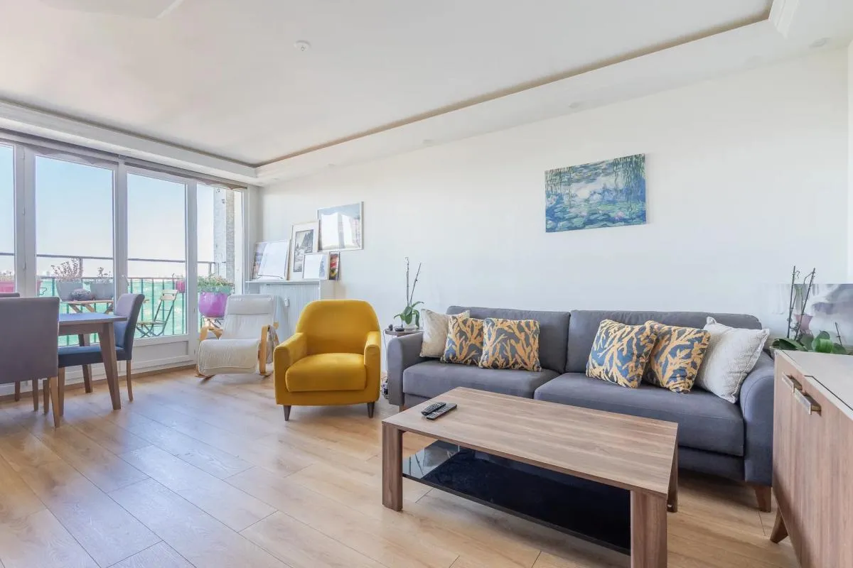 Appartement 3 pièces de 74 m² au dernier étage avec balcon – Vue dégagée