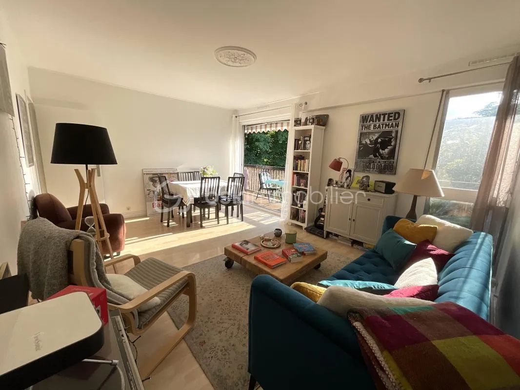 Appartement F3 spacieux et lumineux situé au dernier étage avec ascenseur