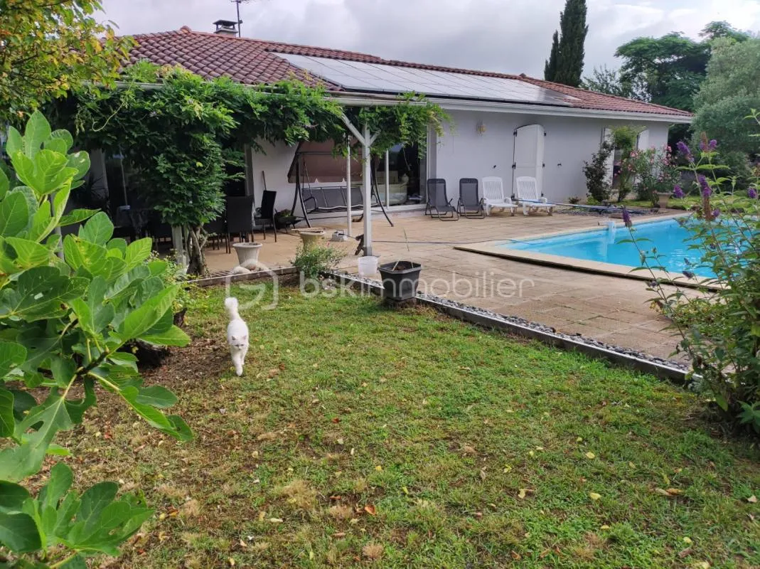 À vendre – Maison familiale avec piscine et panneaux solaires à Saint-Vincent-de-Paul (40990)