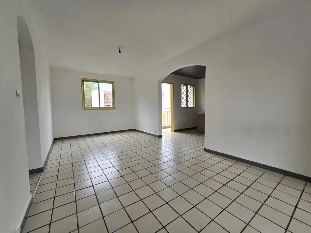 🌿 T3 – 60 m² + Varangue 10 m² – Saint-Laurent La Possession