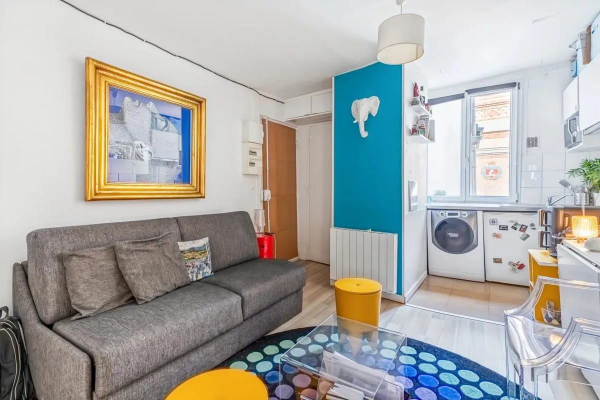 STUDIO 17M2 - METRO BONNE NOUVELLE - 75002