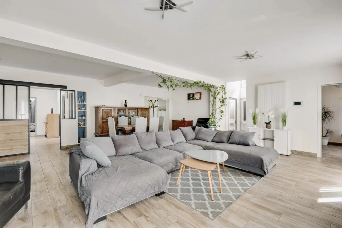 Maison entièrement rénovée en vente à Sèvres