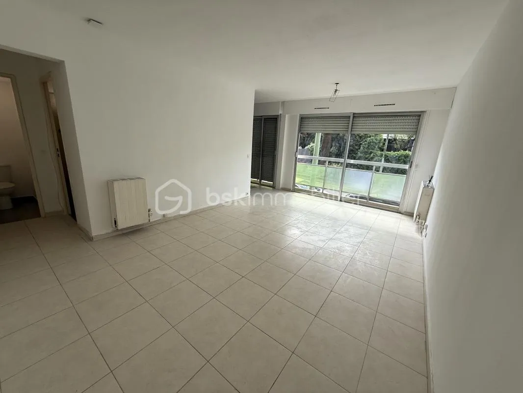 EXCLUSIVITE LE CANNET - SPACIEUX ET LUMINEUX STUDIO AVEC CAVE