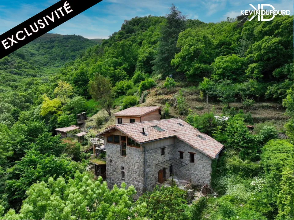 Maison avec gîte de 140m²  sur un terrain de 1,1 Hectares à