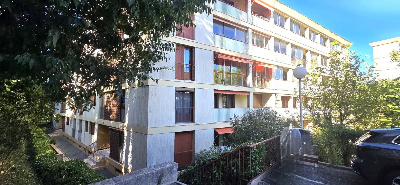 Appartement type 4 avec balcon + loggia dans une résidence au