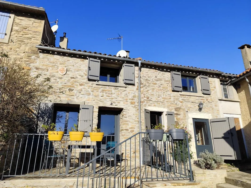 MAISON EN PIERRE ENTIEREMENT RÉNOVÉE AVEC TERRASSE ET CAVE