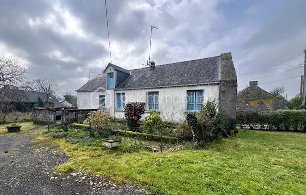 Charmant ensemble immobilier à rénover dans un village bucolique