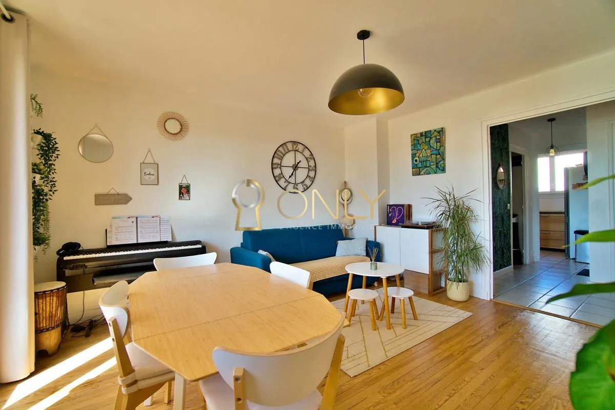 FONTAINES-SUR-SAONE - APPARTEMENT - 2 CHAMBRES