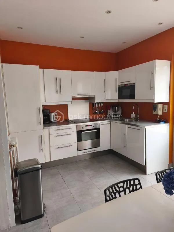 * MAISON 3 CHAMBRES / SOUS-SOL / TERRASSE / DOCKS