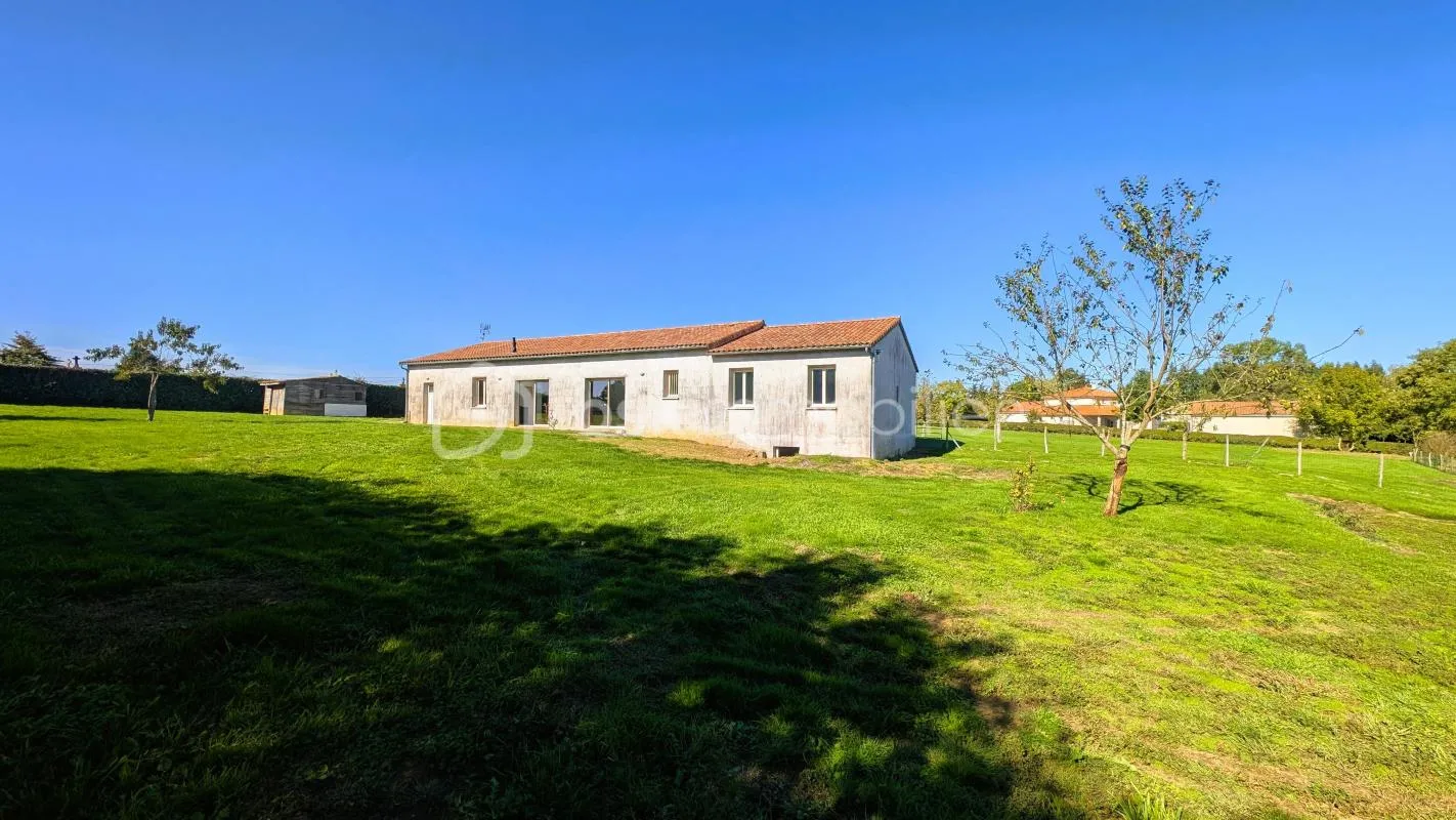 Maison de Plain-Pied Récente (2013), 6 chambres sur Terrain de 4000 m² ! Idéale pour une grande famille ou un Indépendant !