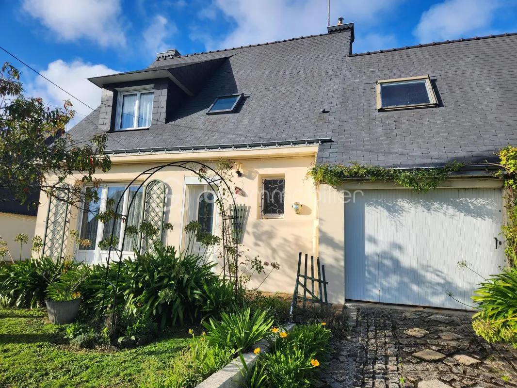 Charmante maison de 5 pièces avec garage a LANDEVANT